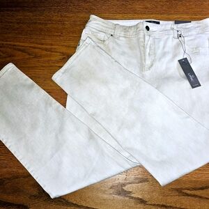 NWT Chico's So Slimming slim leg jeans Size 2 Short